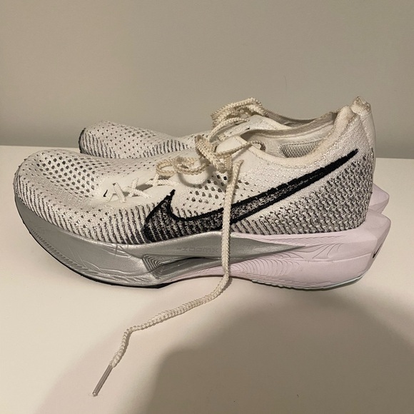 Nike Vaporfly 3’s - Picture 2 of 6